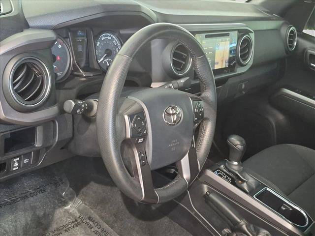 Used 2018 Toyota Tacoma TRD Off-Road AWD/4WD image 9