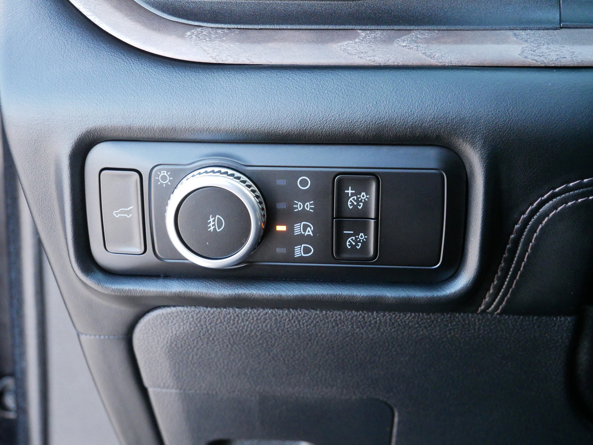 Certified 2023 Ford Explorer Platinum w/ Premium Technology Package image 17