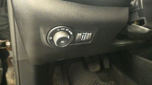 Used 2022 Jeep Compass Trailhawk w/ Trailhawk Convenience Group AWD/4WD image 14