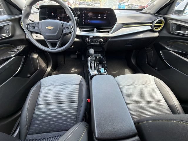 Used 2025 Chevrolet Trax LT FWD image 22