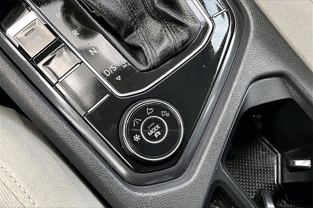 Used 2020 Volkswagen Tiguan S image 24