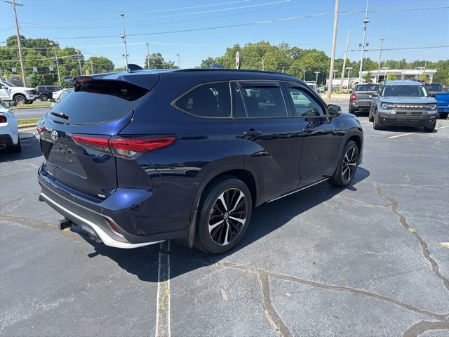 Used 2022 Toyota Highlander XSE FWD image 7
