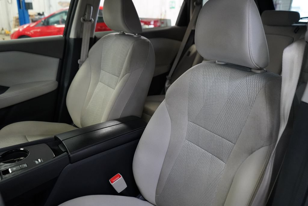 Used 2025 Nissan Rogue SV FWD image 17