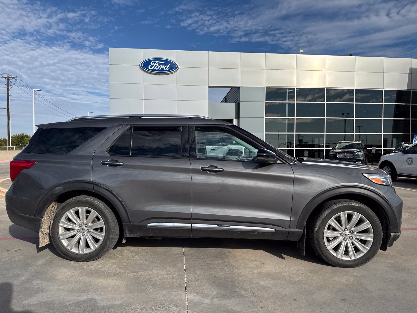 Certified 2023 Ford Explorer Limited w/ Limited Technology Package RWD image 2