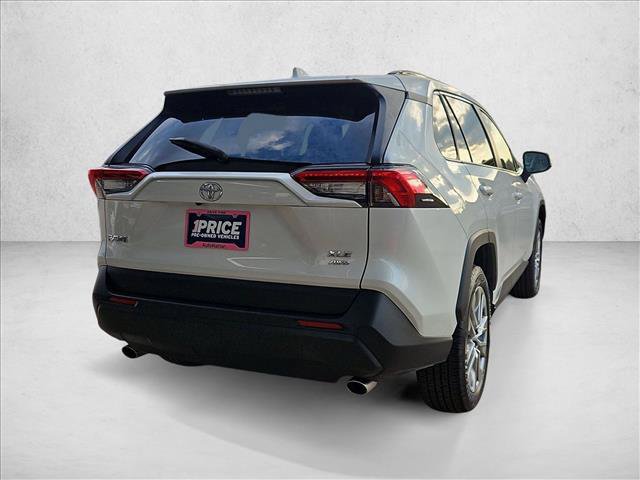 Used 2022 Toyota RAV4 XLE Premium AWD/4WD image 5
