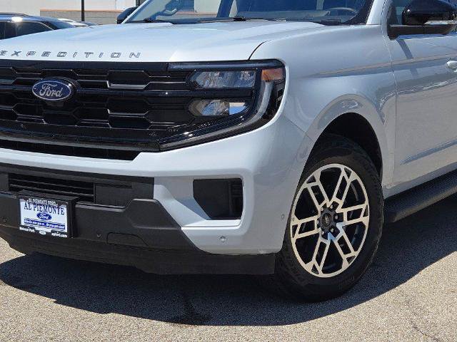 Certified 2025 Ford Expedition Active AWD/4WD image 3