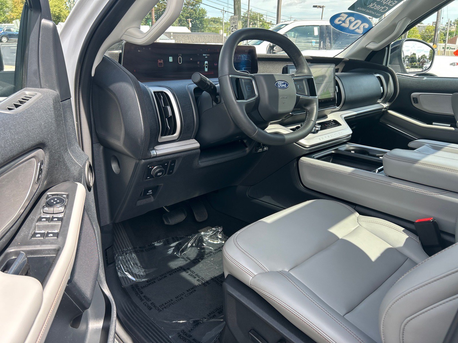 Certified 2025 Ford Expedition Active AWD/4WD image 8