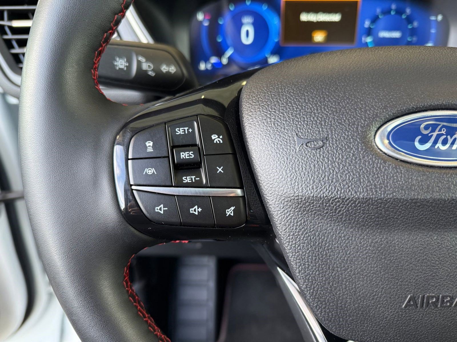 Certified 2022 Ford Escape SEL w/ SEL Stealth AWD Package image 19