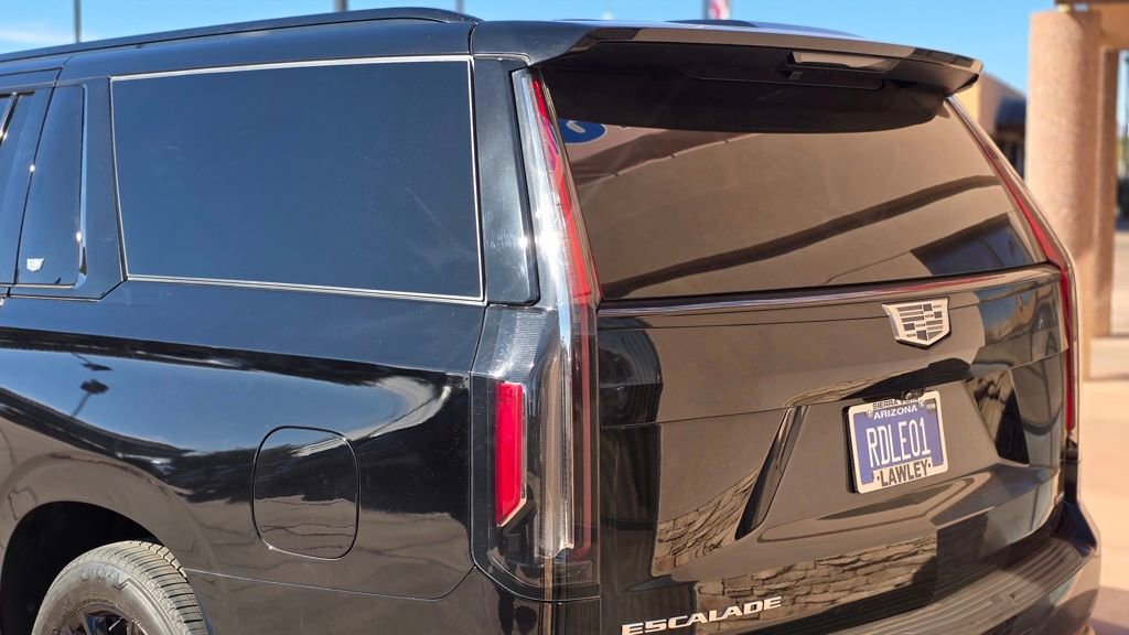 Used 2023 Cadillac Escalade ESV Sport Platinum AWD/4WD image 6