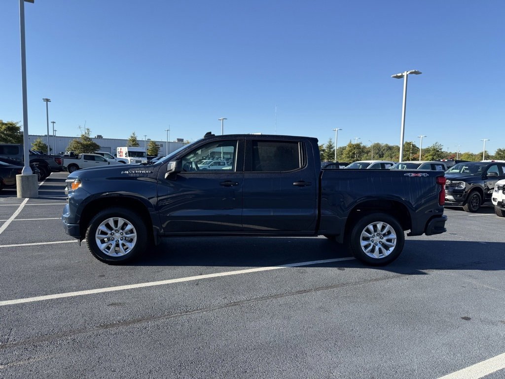 Used 2022 Chevrolet Silverado 1500 Custom image 2