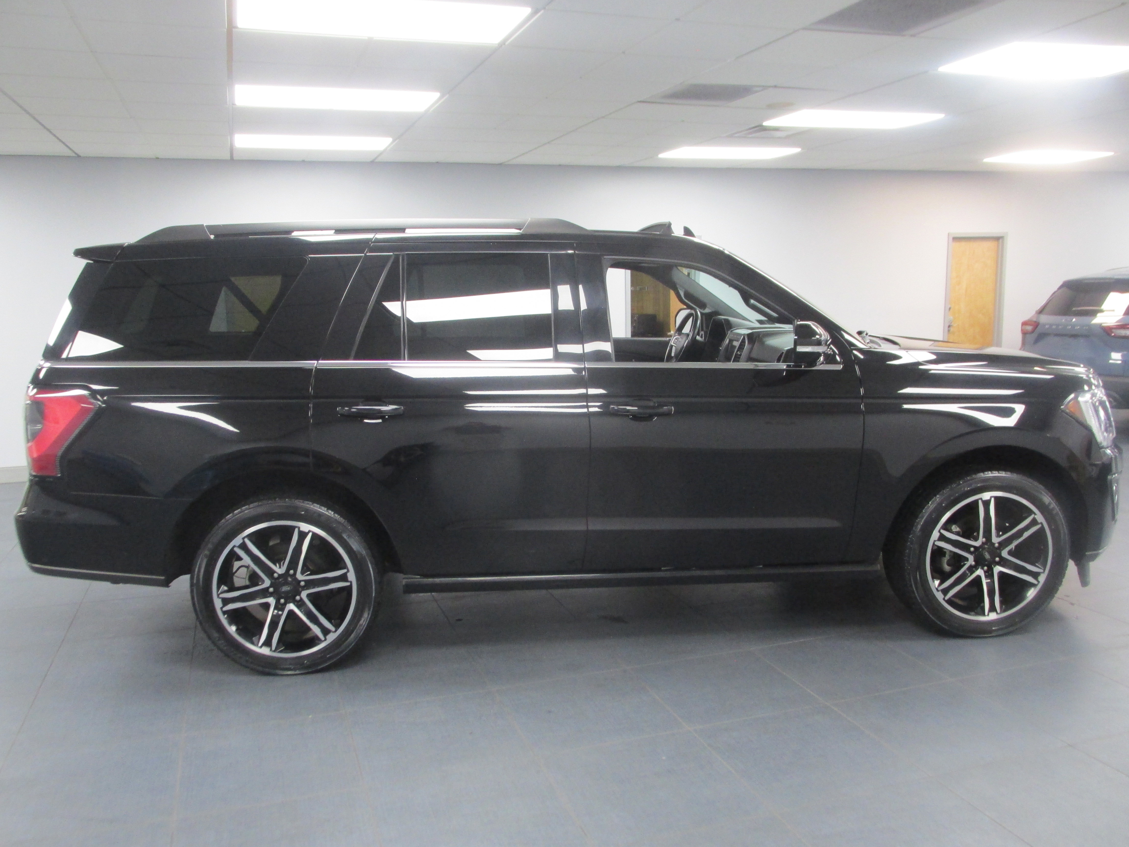 Certified 2020 Ford Expedition Limited w/ Equipment Group 303A image 2