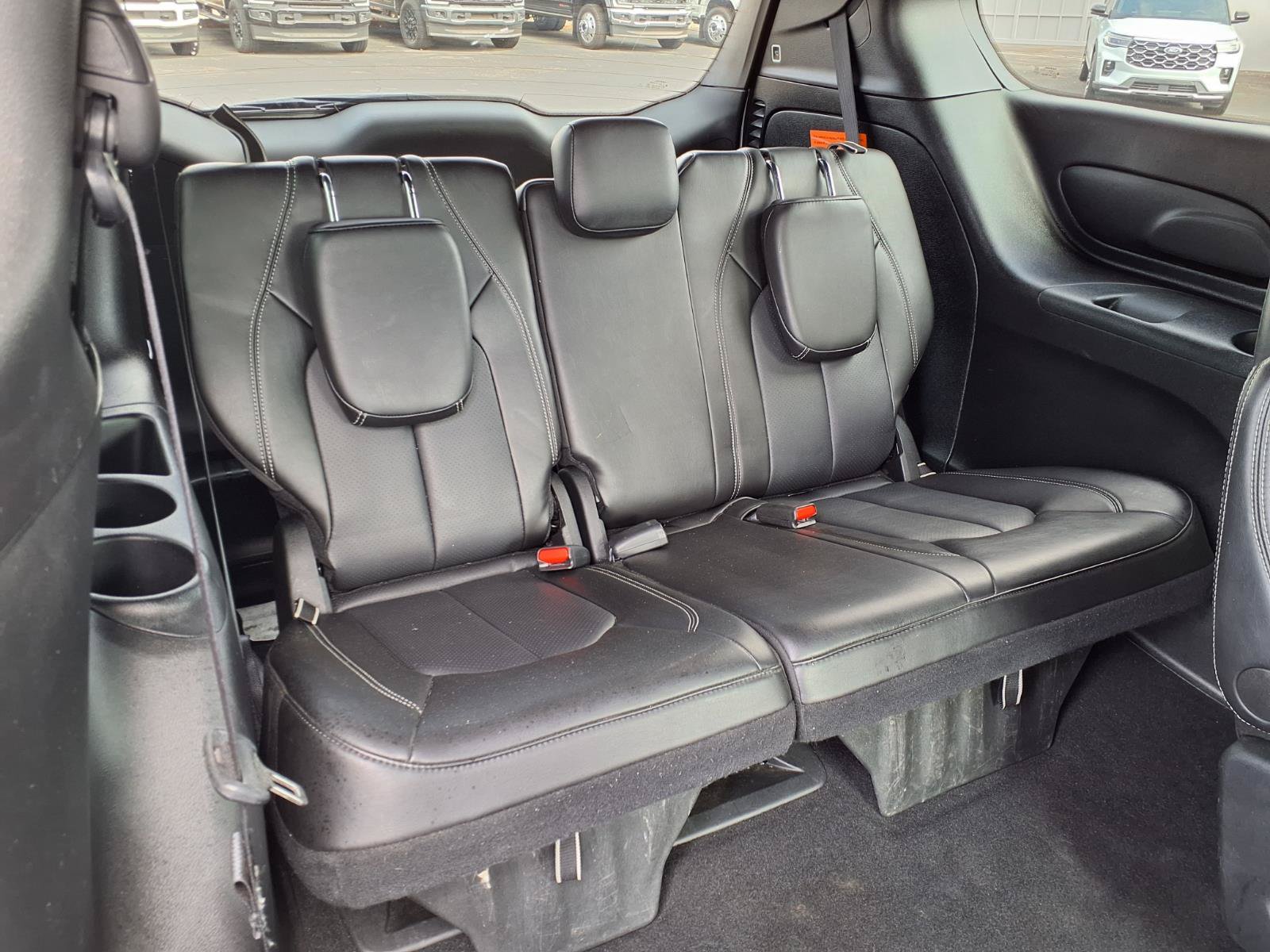 Used 2025 Chrysler Pacifica Select FWD image 16