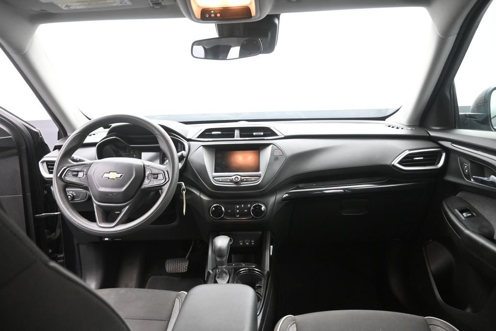 Used 2021 Chevrolet TrailBlazer LS FWD image 12