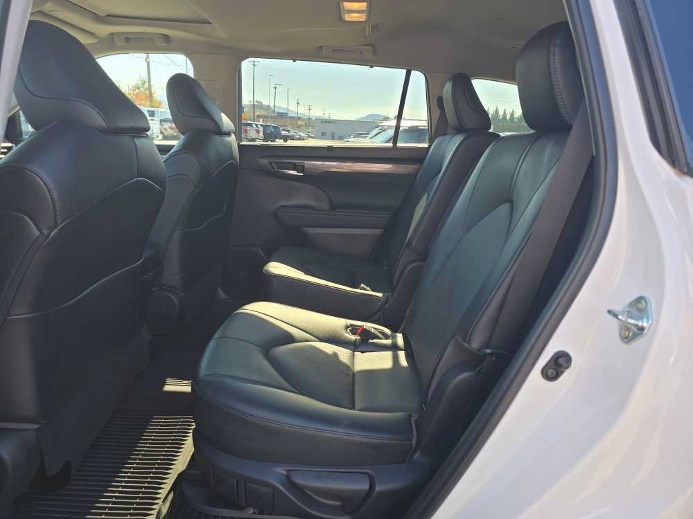 Used 2023 Toyota Highlander Limited AWD/4WD image 16