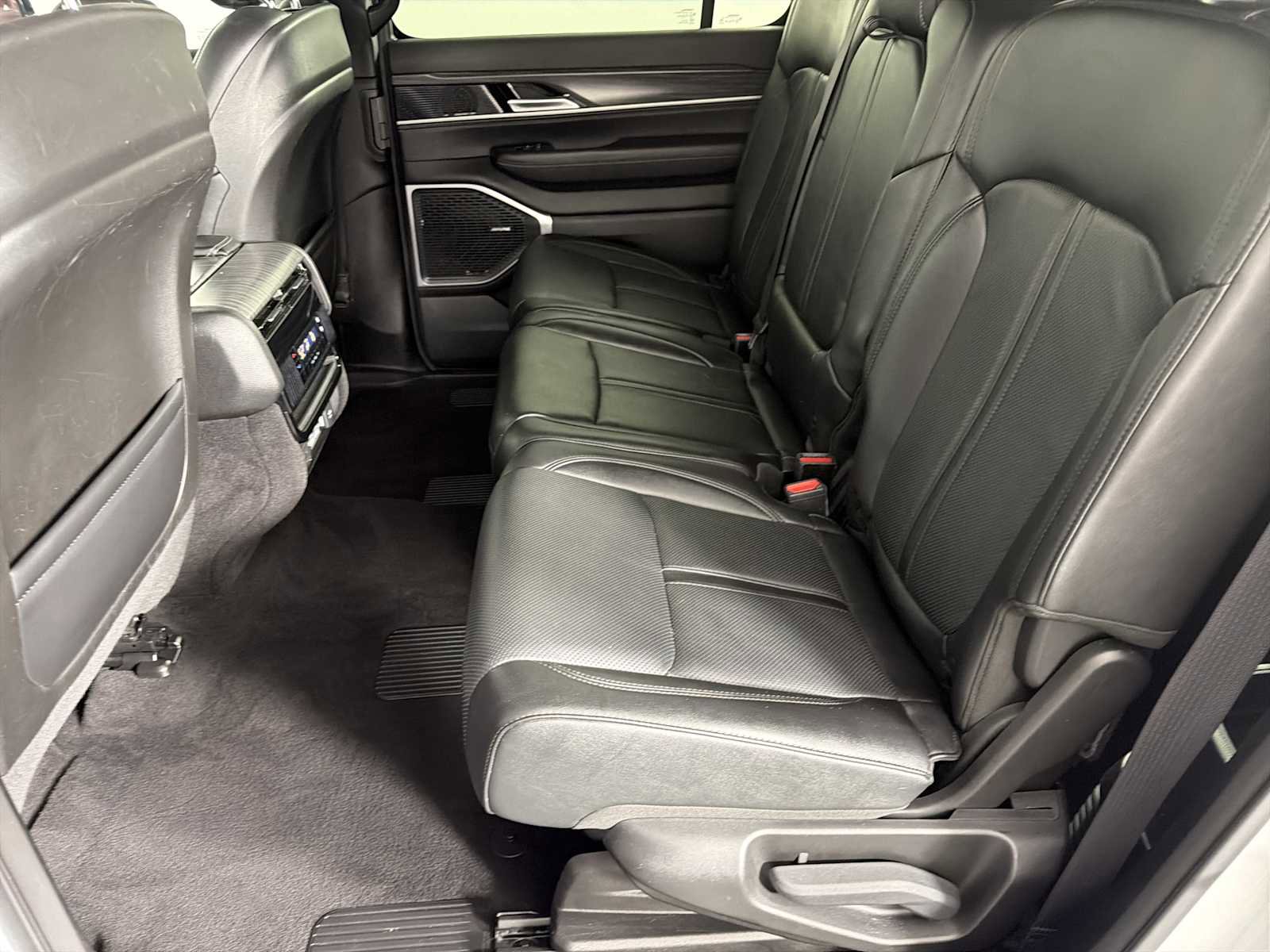 Used 2023 Jeep Wagoneer L Series II AWD/4WD image 20