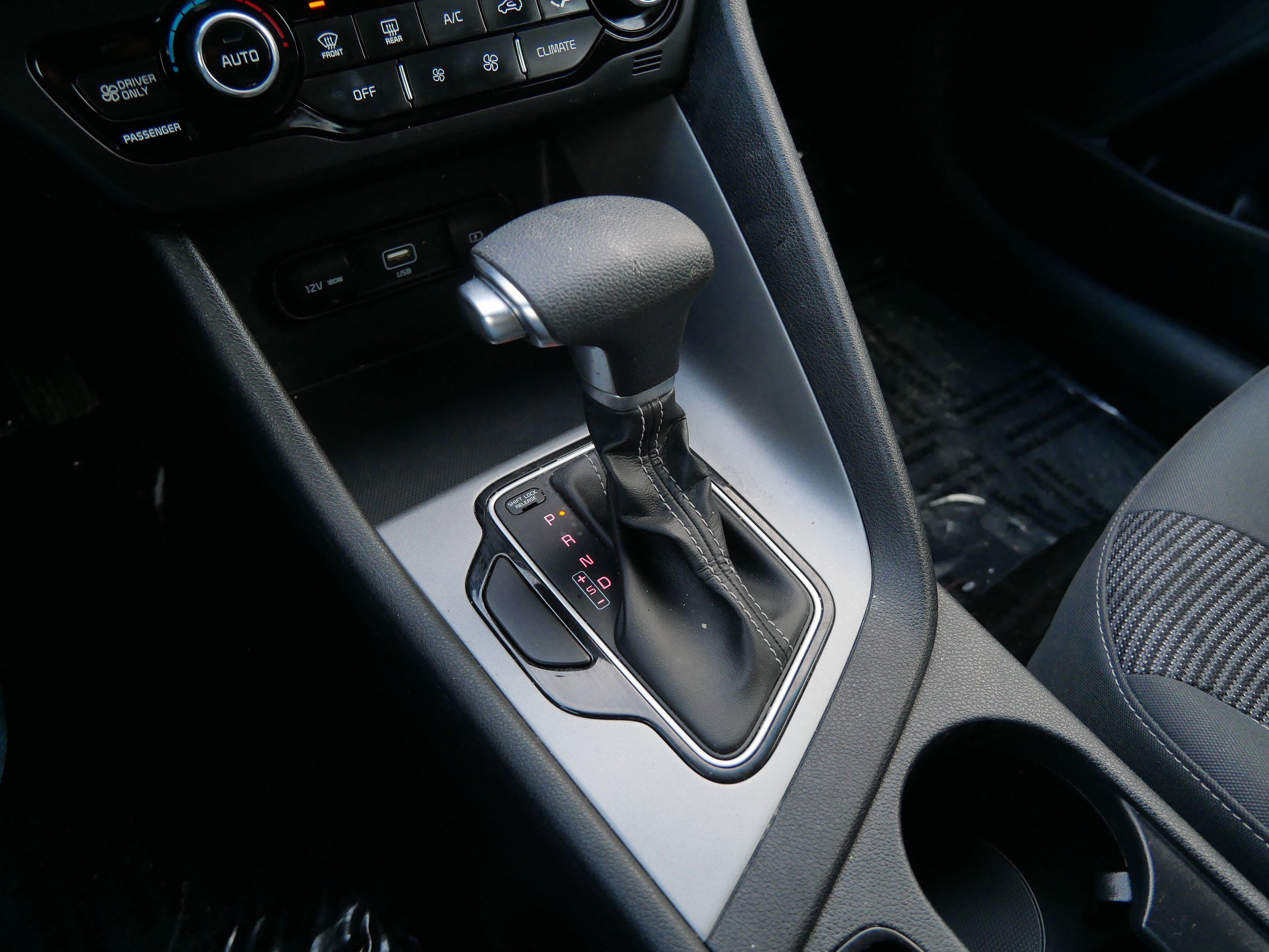 Used 2021 Kia Niro LX image 24