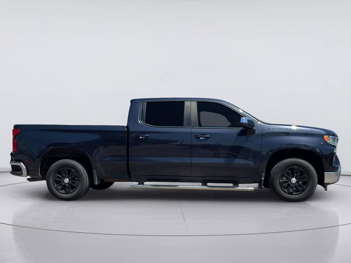 Used 2024 Chevrolet Silverado 1500 LT w/ Leather Package RWD image 2