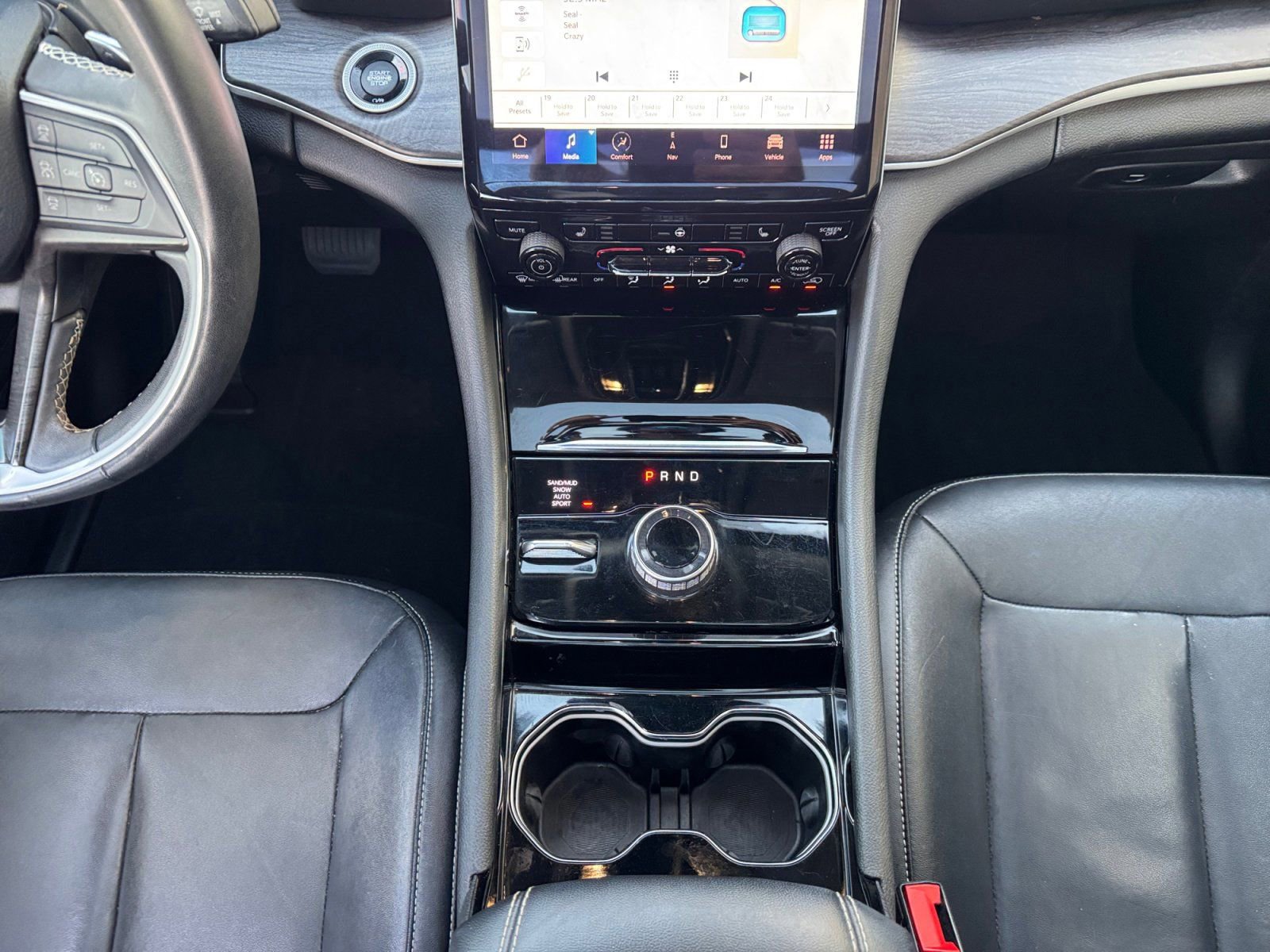 Used 2022 Jeep Grand Cherokee L Limited w/ Black Appearance Package image 11