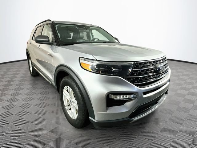 Certified 2022 Ford Explorer XLT w/ Equipment Group 202A AWD/4WD image 4