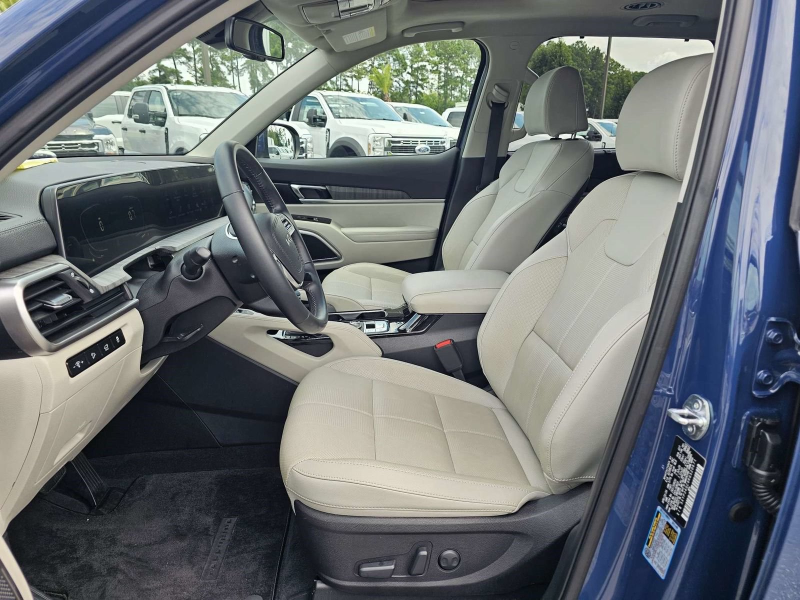 Used 2024 Kia Telluride EX w/ EX Captain's Chair Package FWD image 22