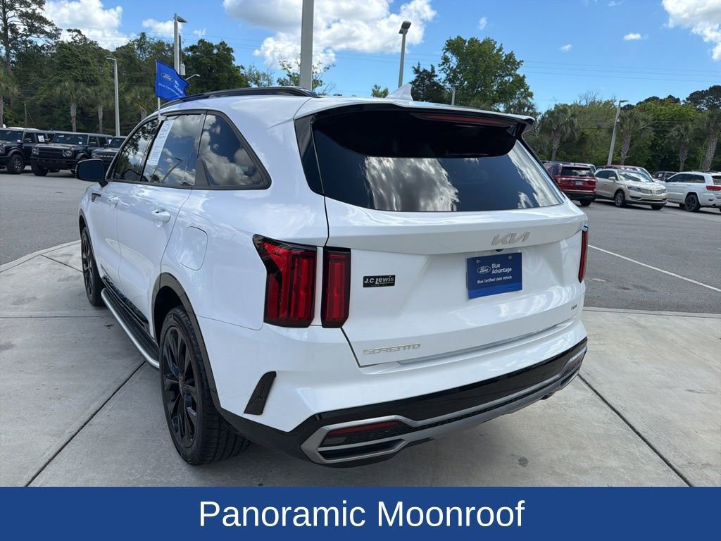 Used 2023 Kia Sorento SX image 3