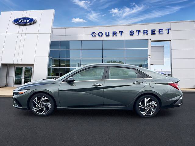 Used 2025 Hyundai Elantra SEL FWD image 8