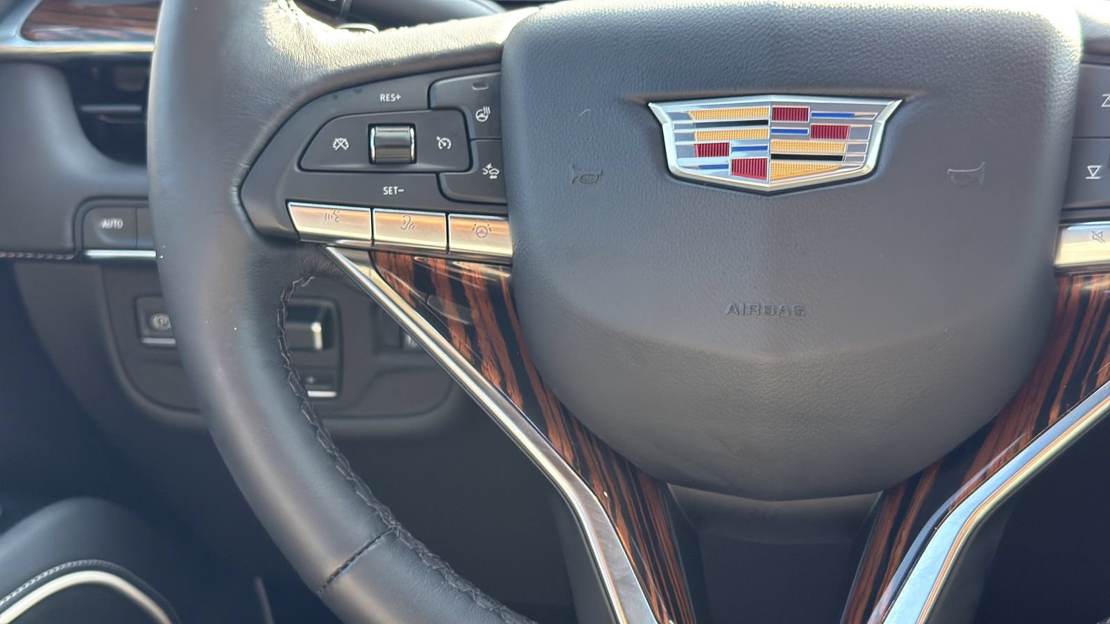 Used 2022 Cadillac Escalade Premium Luxury w/ Performance Package AWD/4WD image 14