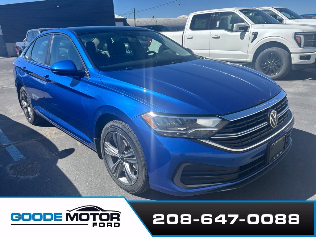 Used 2024 Volkswagen Jetta SE FWD image 2