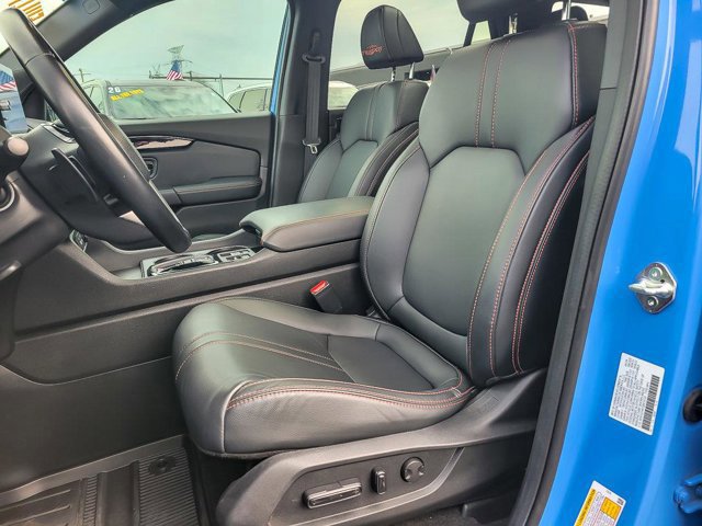 Used 2025 Honda Pilot TrailSport image 13