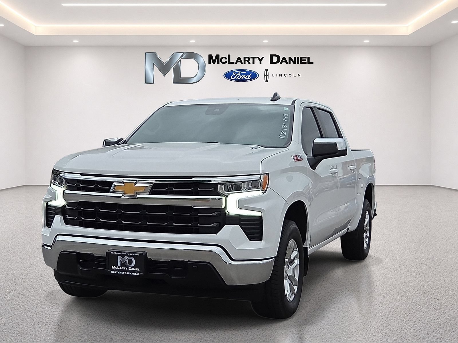 Used 2024 Chevrolet Silverado 1500 LT AWD/4WD image 2