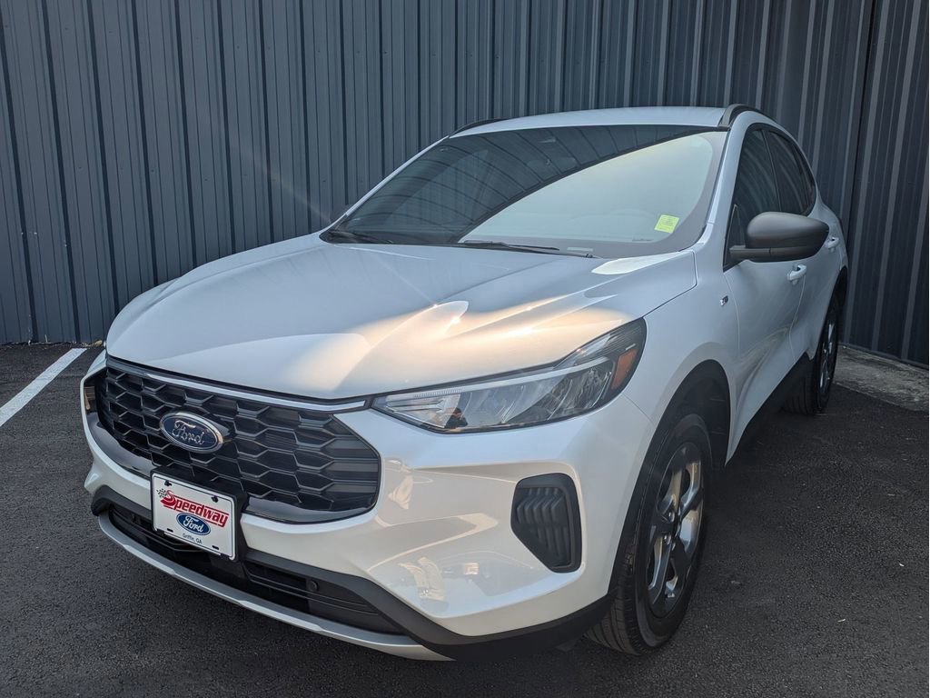 Certified 2025 Ford Escape ST-Line w/ Tech Pack #1 FWD image 2