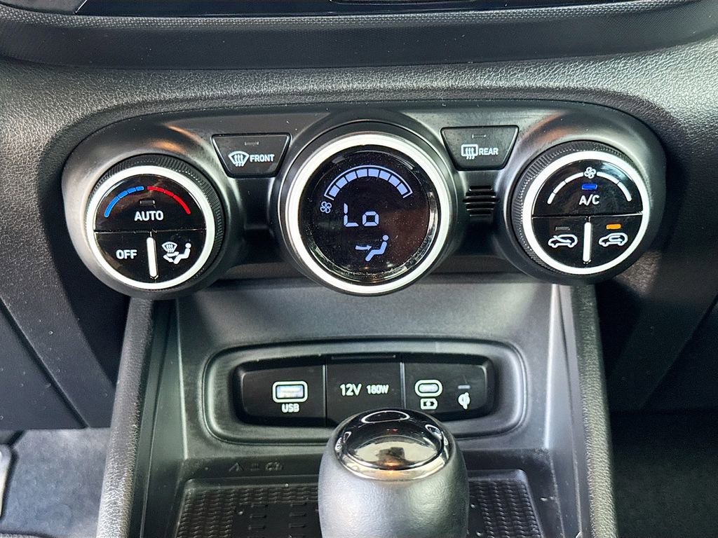 Used 2024 Hyundai Venue Limited FWD image 16