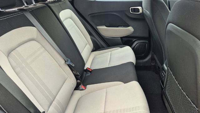 Used 2025 Hyundai Venue SEL FWD image 31