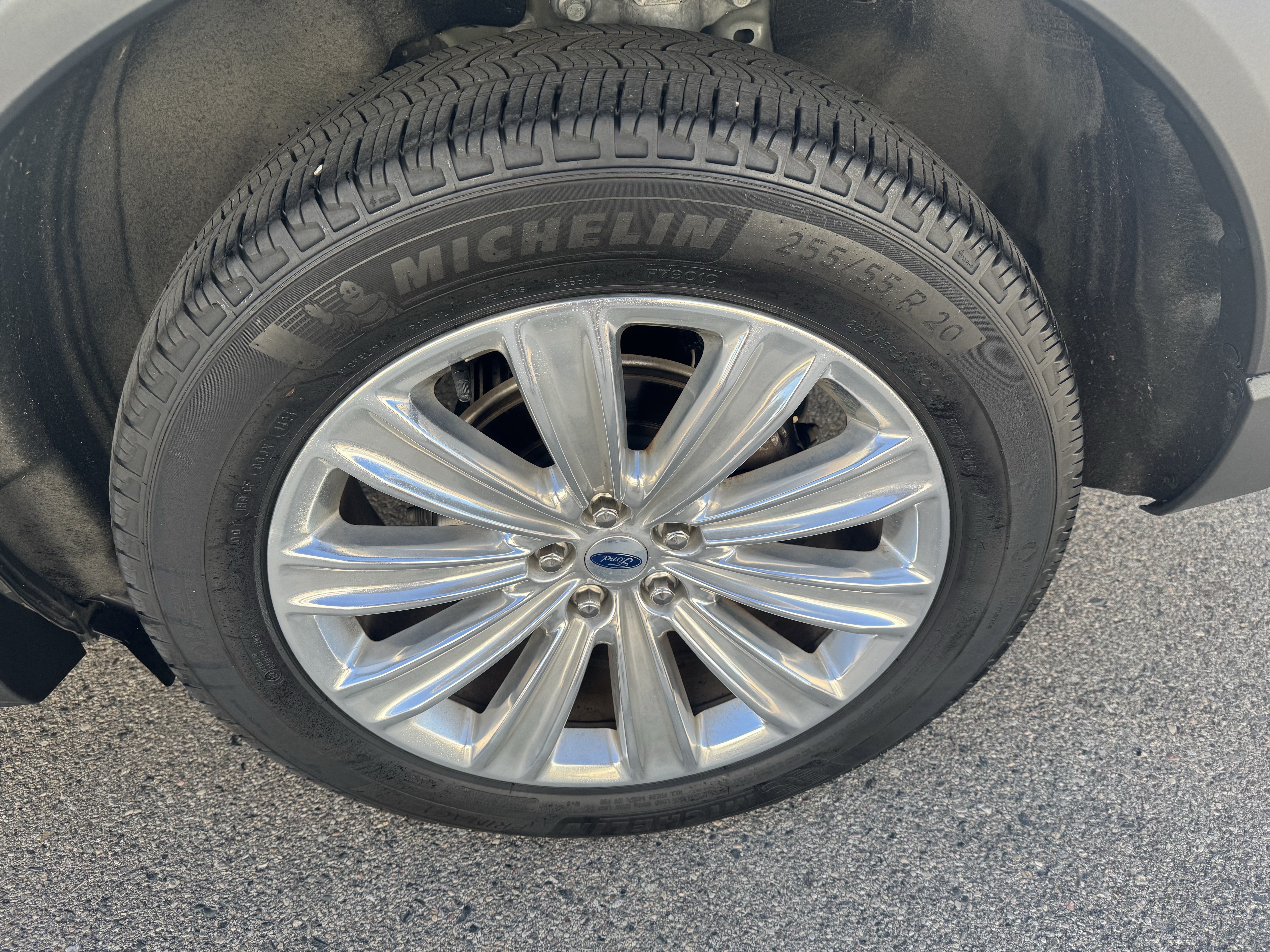 Certified 2024 Ford Explorer Limited w/ Limited Technology Package AWD/4WD image 5