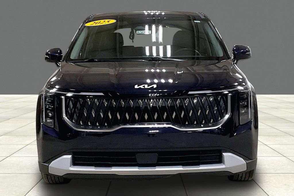 Used 2025 Kia Carnival FWD image 3