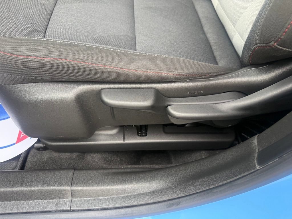Used 2024 Chevrolet Trax RS FWD image 18