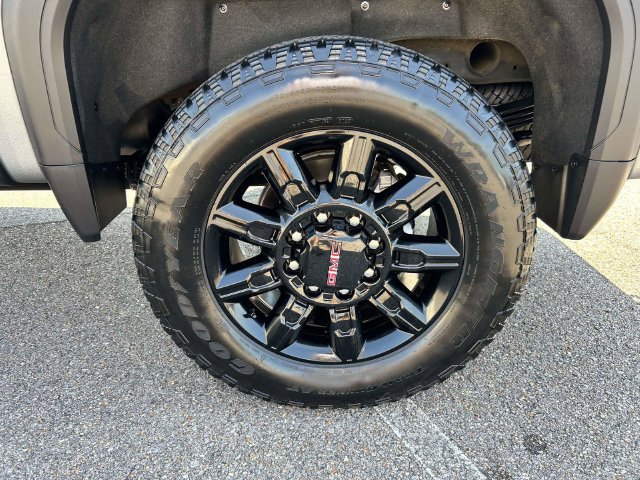 Used 2024 GMC Sierra 2500 AT4 w/ AT4 Premium Plus Package AWD/4WD image 3