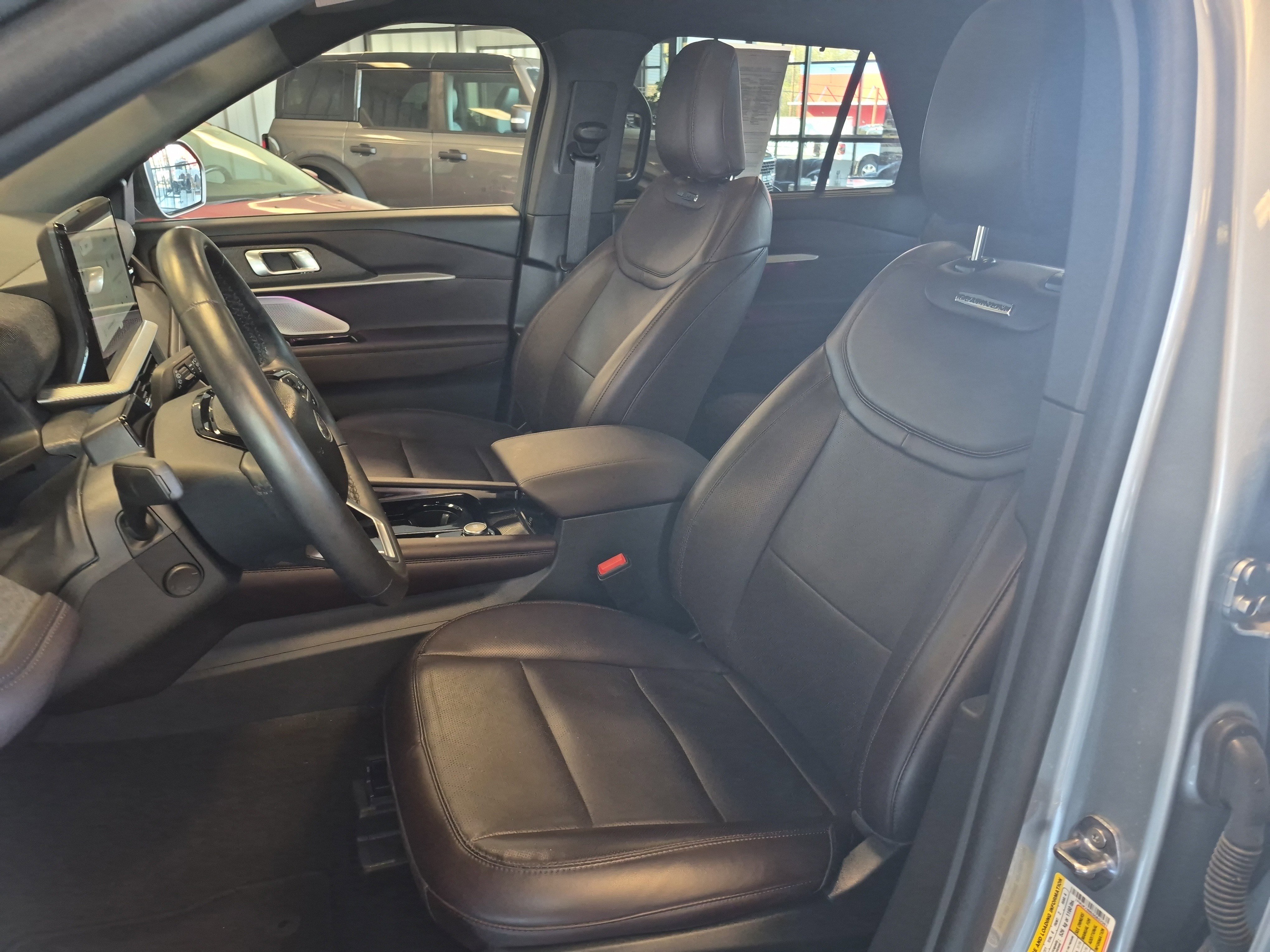 Certified 2025 Ford Explorer Platinum image 11