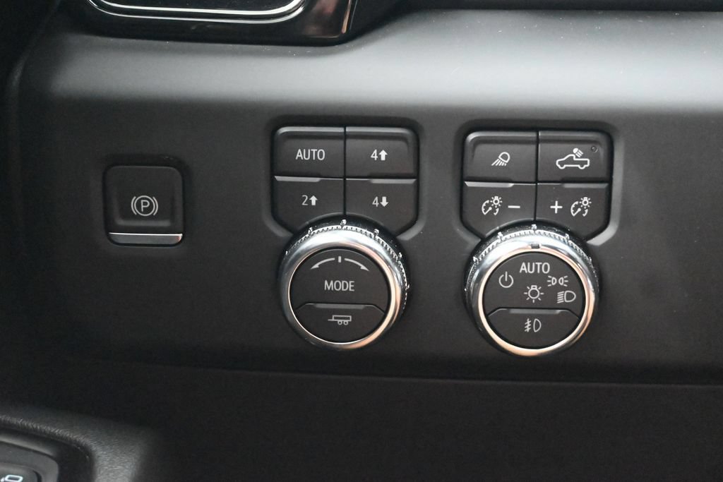 Used 2024 GMC Sierra 1500 AT4 w/ Technology Package AWD/4WD image 25