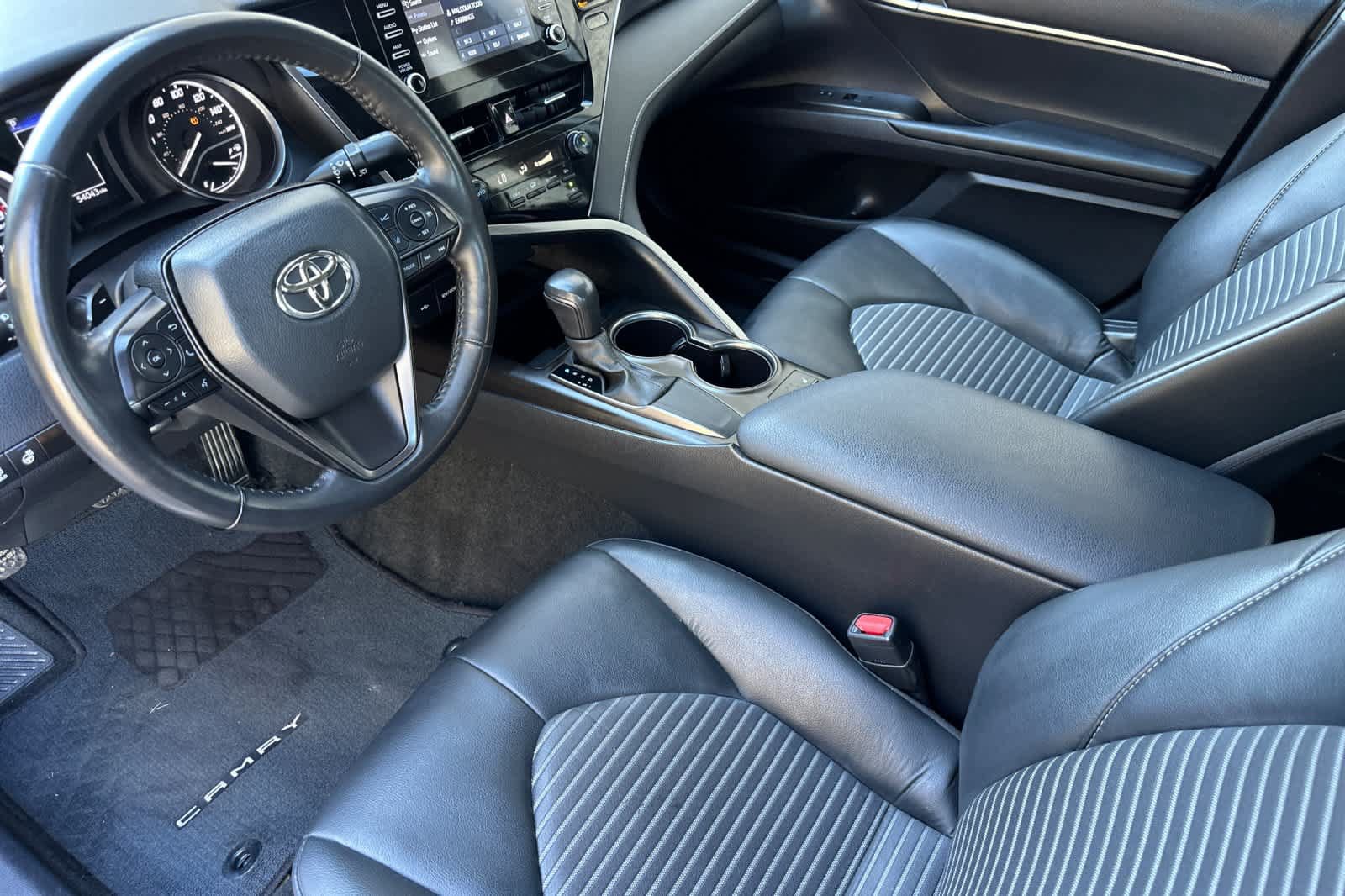 Used 2024 Toyota Camry SE FWD image 11