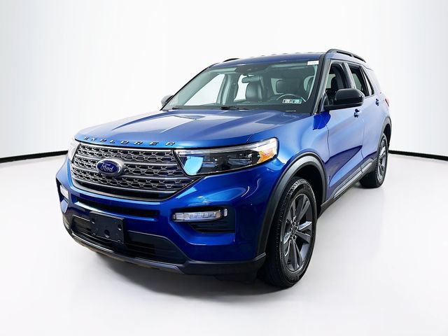 Certified 2023 Ford Explorer XLT w/ Equipment Group 202A AWD/4WD image 3