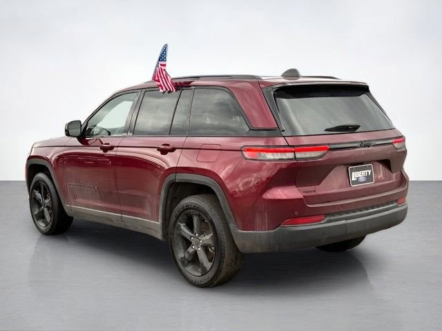 Used 2023 Jeep Grand Cherokee Altitude image 3