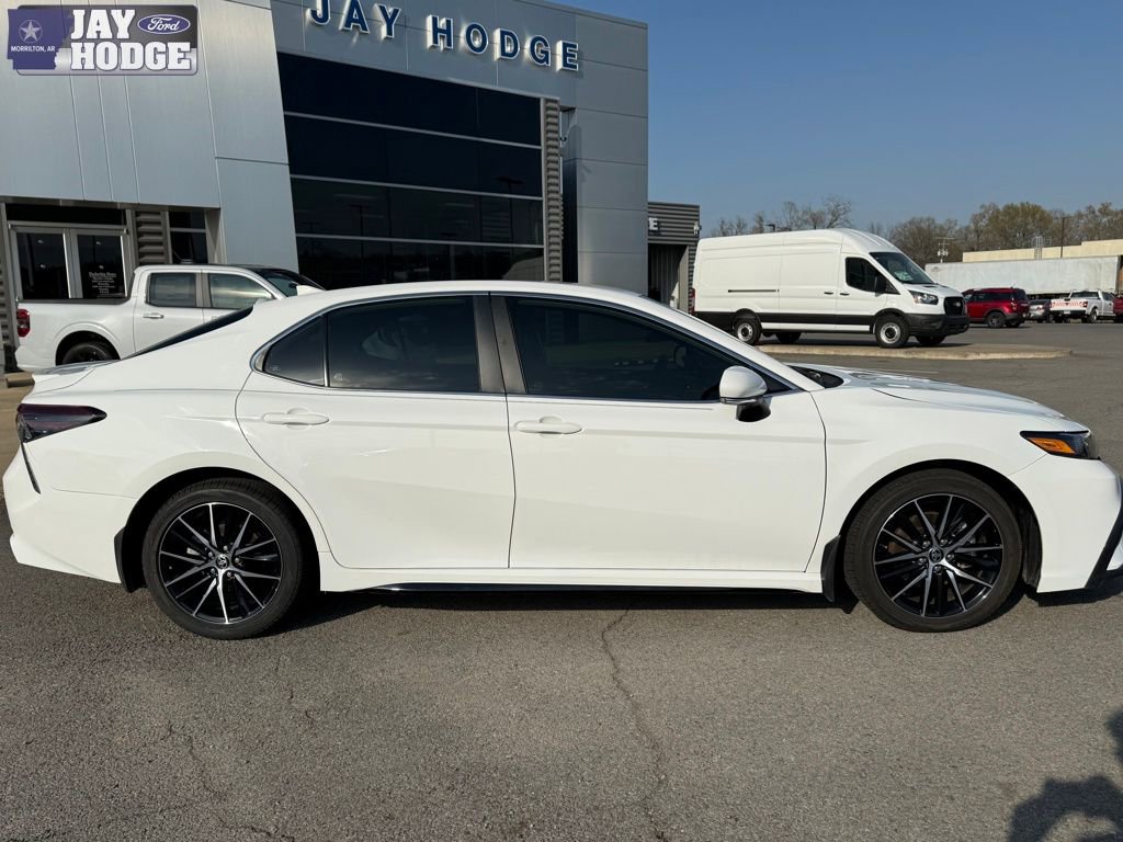 Used 2024 Toyota Camry SE w/ Convenience Package image 7