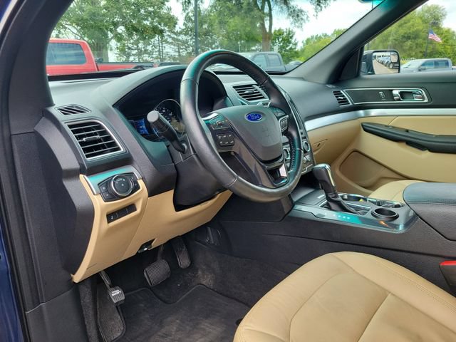 Certified 2017 Ford Explorer XLT w/ Equipment Group 202A FWD image 10