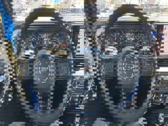 Used 2025 Jeep Gladiator Sport image 25