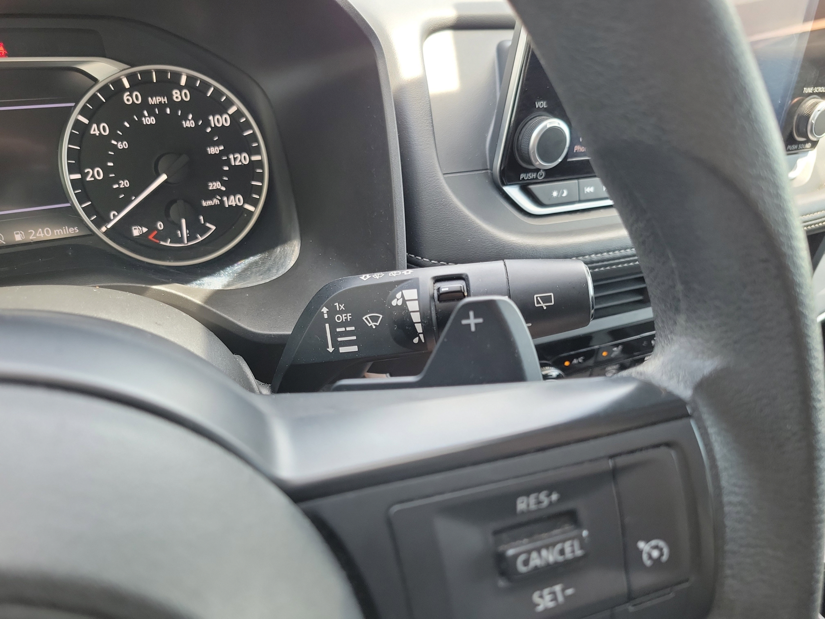 Used 2024 Nissan Rogue S AWD/4WD image 23