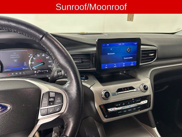 Certified 2022 Ford Explorer XLT w/ Equipment Group 202A AWD/4WD image 3
