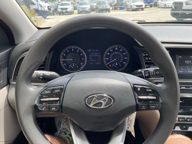 Used 2020 Hyundai Elantra SE FWD image 17