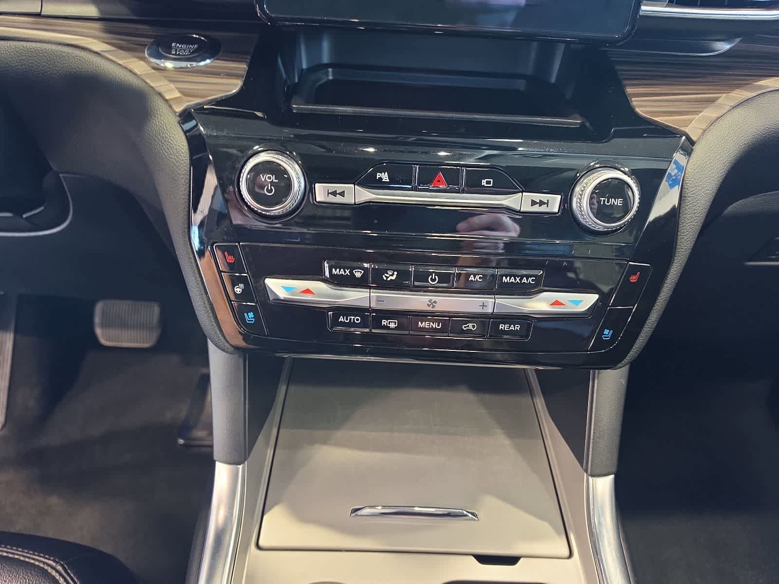 Certified 2022 Ford Explorer Limited AWD/4WD image 24