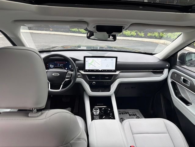 Certified 2025 Ford Explorer Platinum w/ Ultimate Package AWD/4WD image 19
